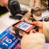 95后美女“扫码的一天” 吃喝玩乐全靠扫码完成