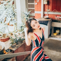 这位博主把一年四季的花都穿上了身 是花仙子本仙了！