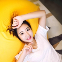 夏天抹防晒霜就够了？你还需要时髦透气的防晒衣