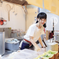 冰淇淋色、马卡龙色、糖果色都不如一件薄荷绿单品来得透心凉